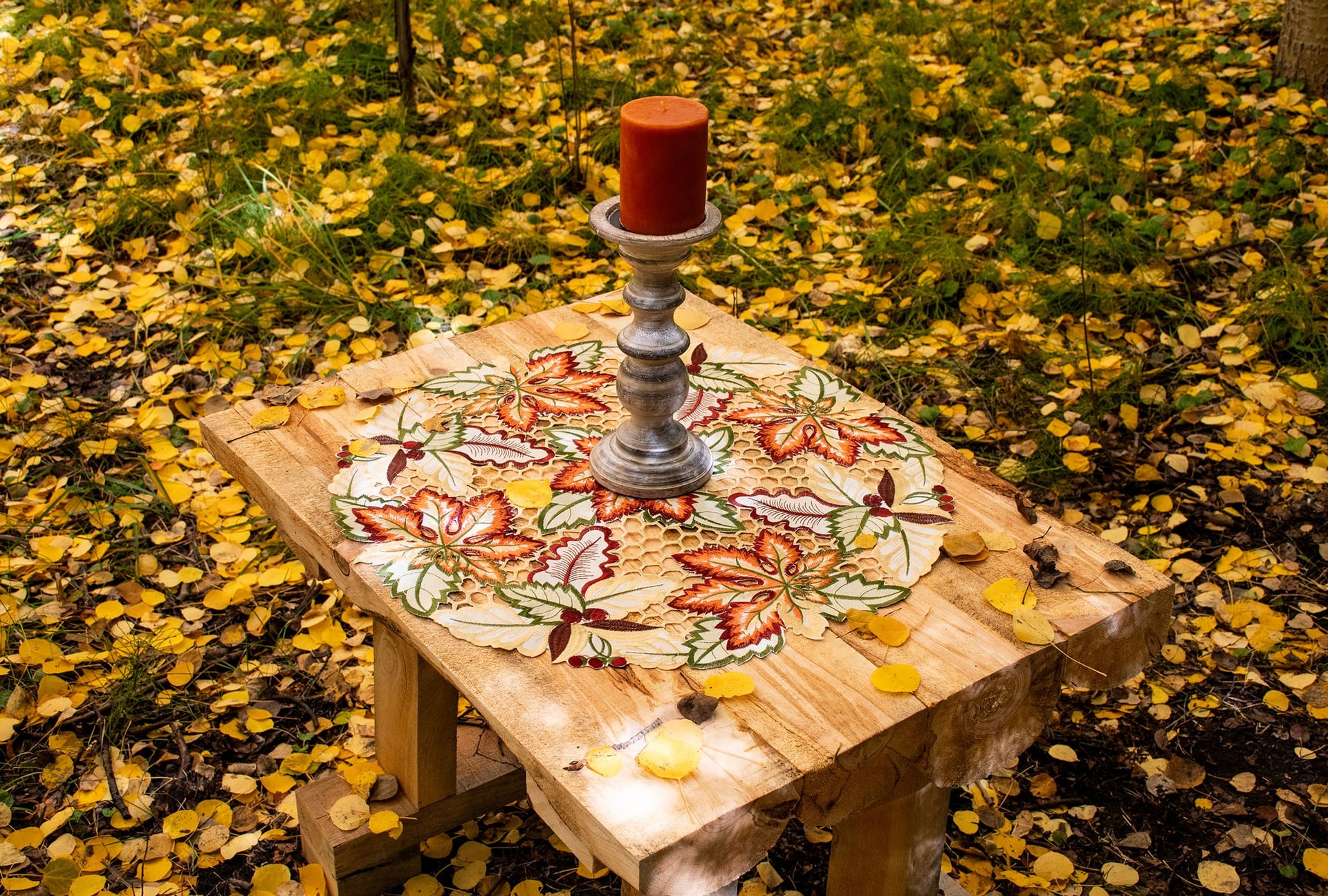 Colorful Fall Maple Leaf Table Doily (23,33" RD 23,33" SQ)